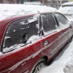 Snowy car in Pas